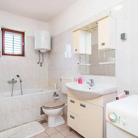 3 Bedroom Front In *