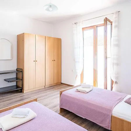 3 Bedroom Front In Slano