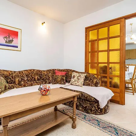 3 Bedroom Front In Apartament *